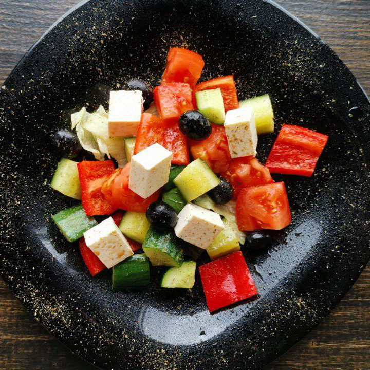 Как правильно резать греческий салат фото